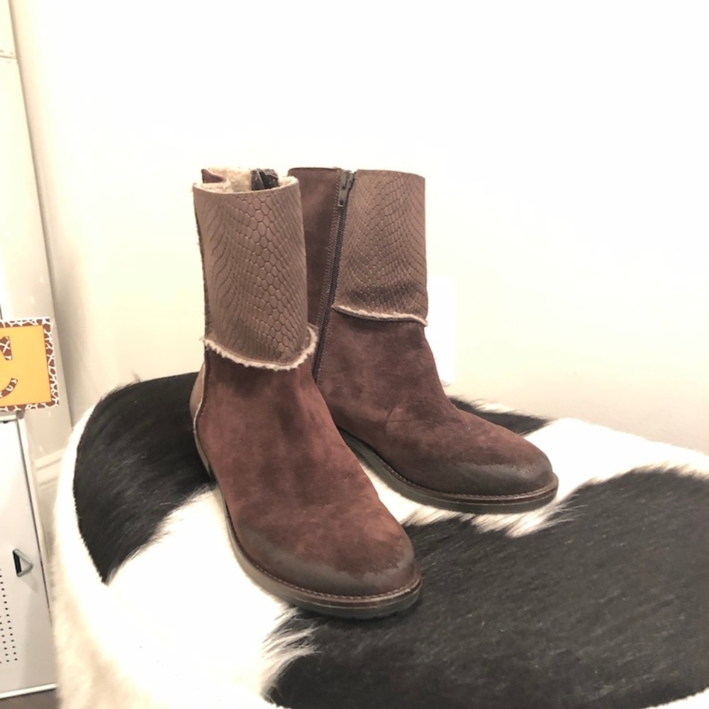 Sundance boots distressed brown, sherpa suede
